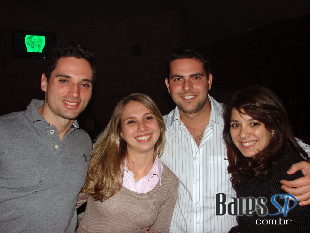 Grupo Pixote canta sucessos no palco do Salinas Grupo Pixote canta sucessos no palco do Salinas