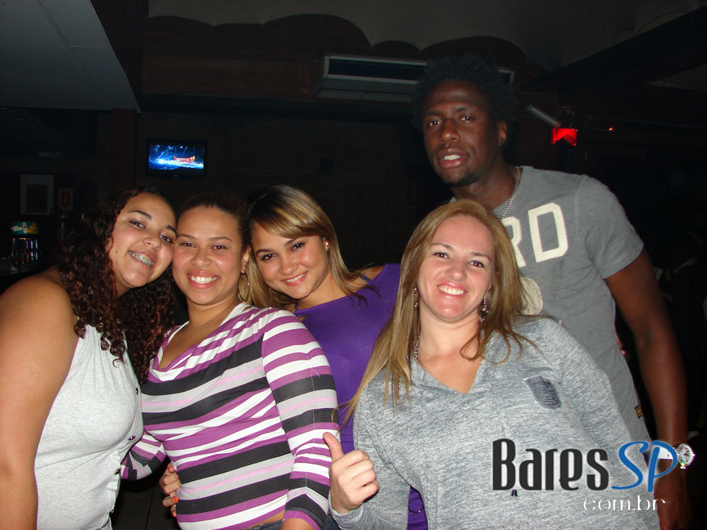 Grupo Pixote canta sucessos no palco do Salinas Grupo Pixote canta sucessos no palco do Salinas