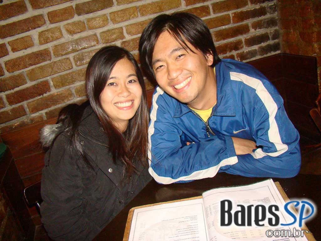 Música ao vivo com o cantor Vini no happy hour do Paralelo 12:27 Música ao vivo com o cantor Vini no happy hour do Paralelo 12:27