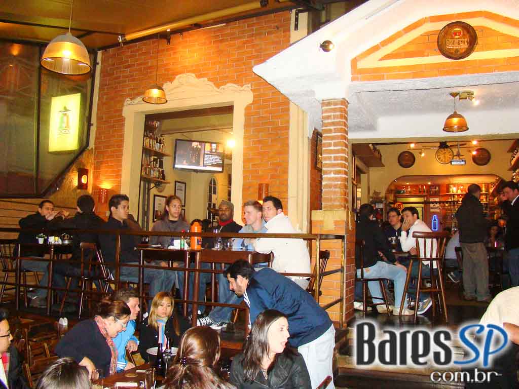 Música ao vivo com o cantor Vini no happy hour do Paralelo 12:27 Música ao vivo com o cantor Vini no happy hour do Paralelo 12:27