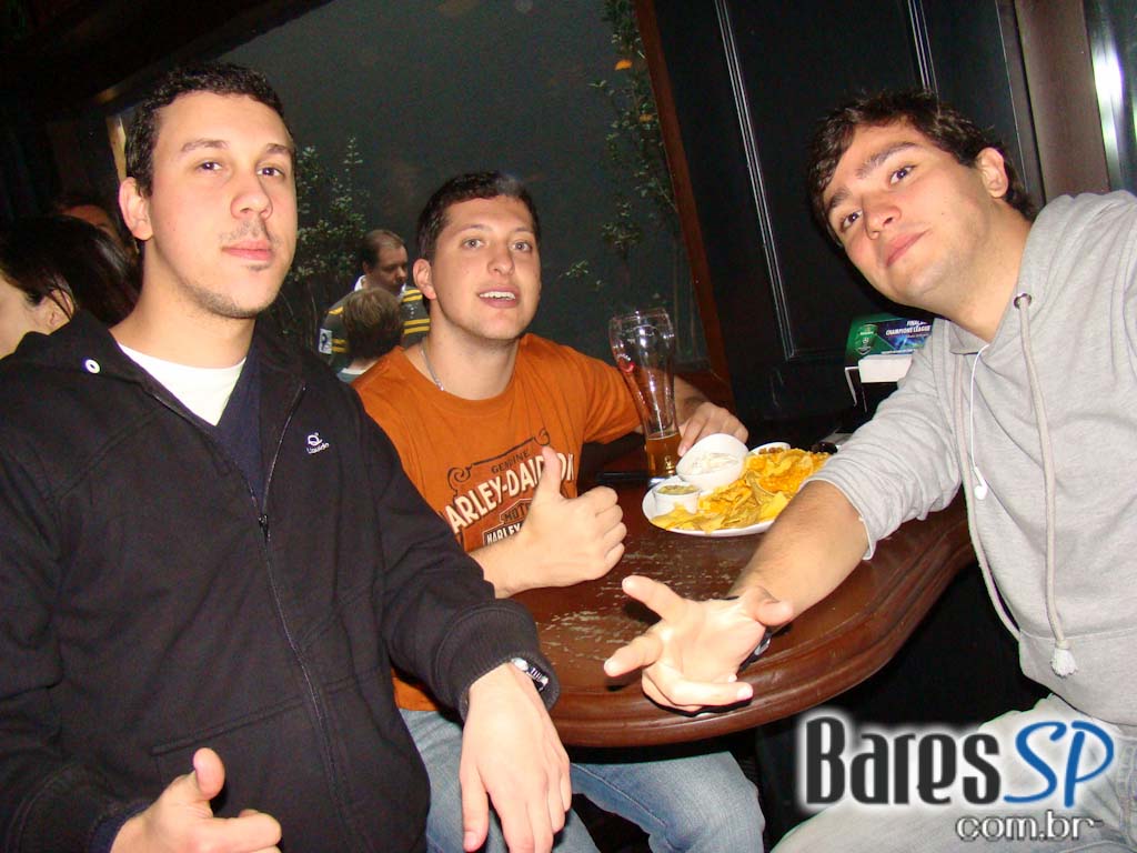 Rhino Pub na final do futebol europeu com promoção Heineken Rhino Pub na final do futebol europeu com promoção Heineken