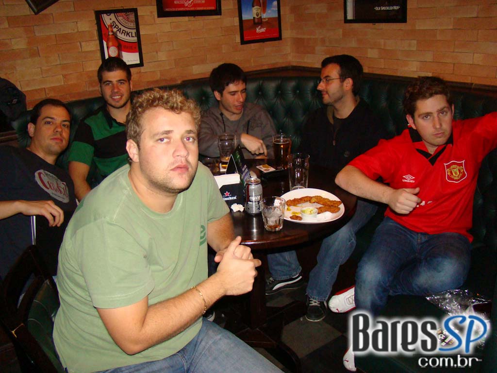 Rhino Pub na final do futebol europeu com promoção Heineken Rhino Pub na final do futebol europeu com promoção Heineken