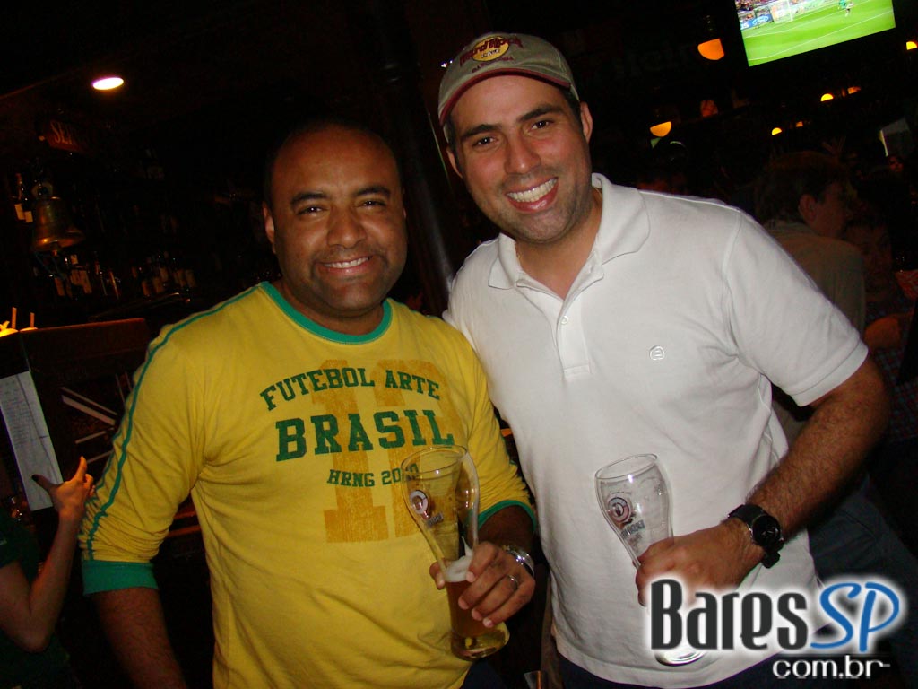 Rhino Pub na final do futebol europeu com promoção Heineken Rhino Pub na final do futebol europeu com promoção Heineken