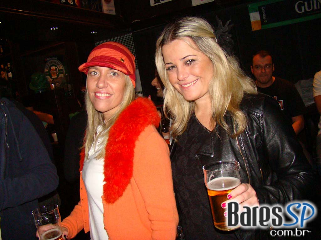 Rhino Pub na final do futebol europeu com promoção Heineken Rhino Pub na final do futebol europeu com promoção Heineken