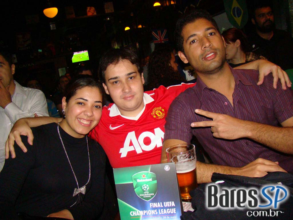 Rhino Pub na final do futebol europeu com promoção Heineken Rhino Pub na final do futebol europeu com promoção Heineken