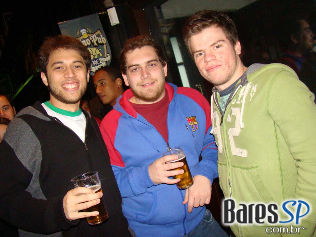 Rhino Pub na final do futebol europeu com promoção Heineken Rhino Pub na final do futebol europeu com promoção Heineken