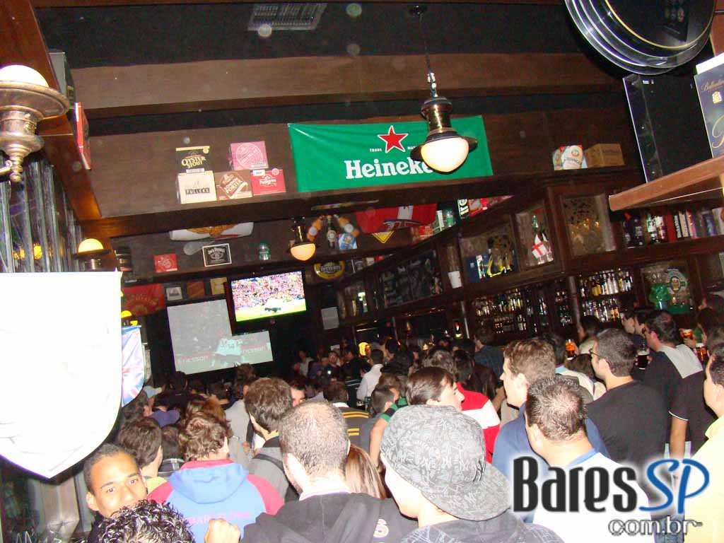 Rhino Pub na final do futebol europeu com promoção Heineken Rhino Pub na final do futebol europeu com promoção Heineken