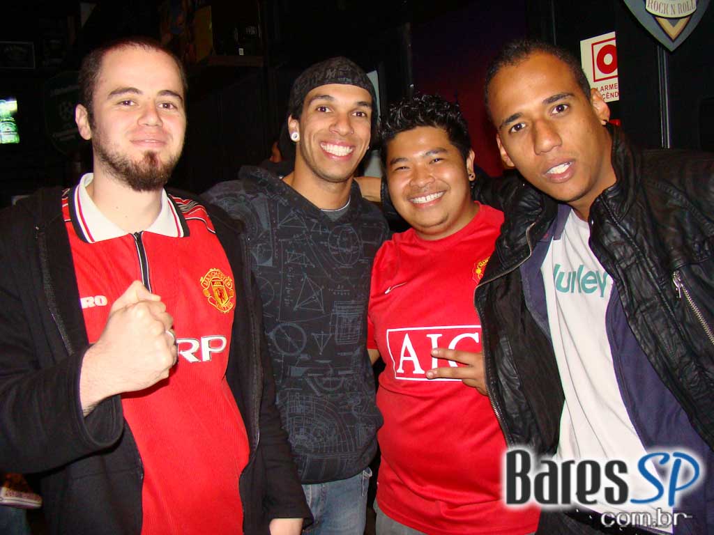 Rhino Pub na final do futebol europeu com promoção Heineken Rhino Pub na final do futebol europeu com promoção Heineken
