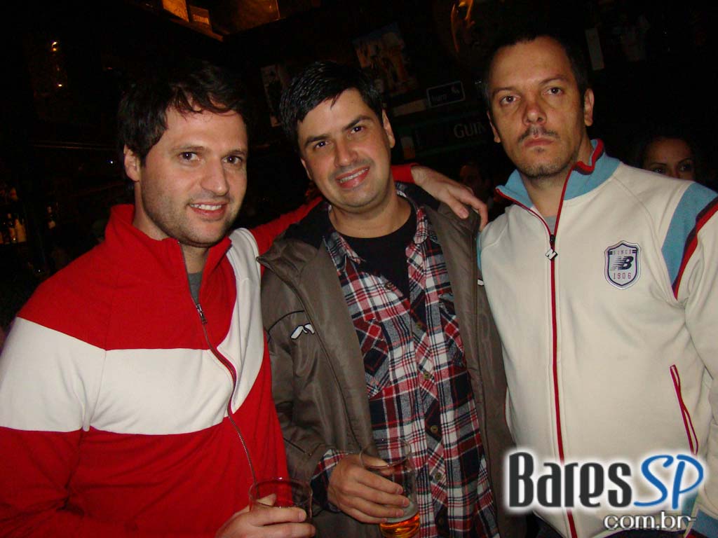 Rhino Pub na final do futebol europeu com promoção Heineken Rhino Pub na final do futebol europeu com promoção Heineken