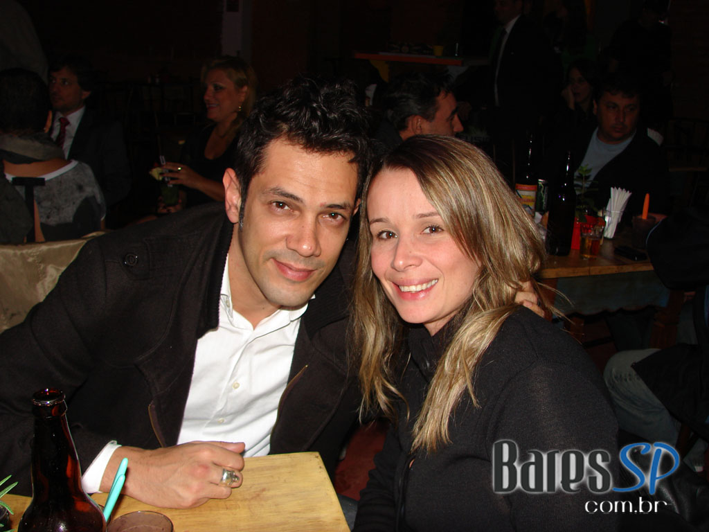 Templo Bar de Fé abriu suas portas com show de Guga Stroeter & Heartbreakers Templo Bar de Fé abriu suas portas com show de Guga Stroeter & Heartbreakers