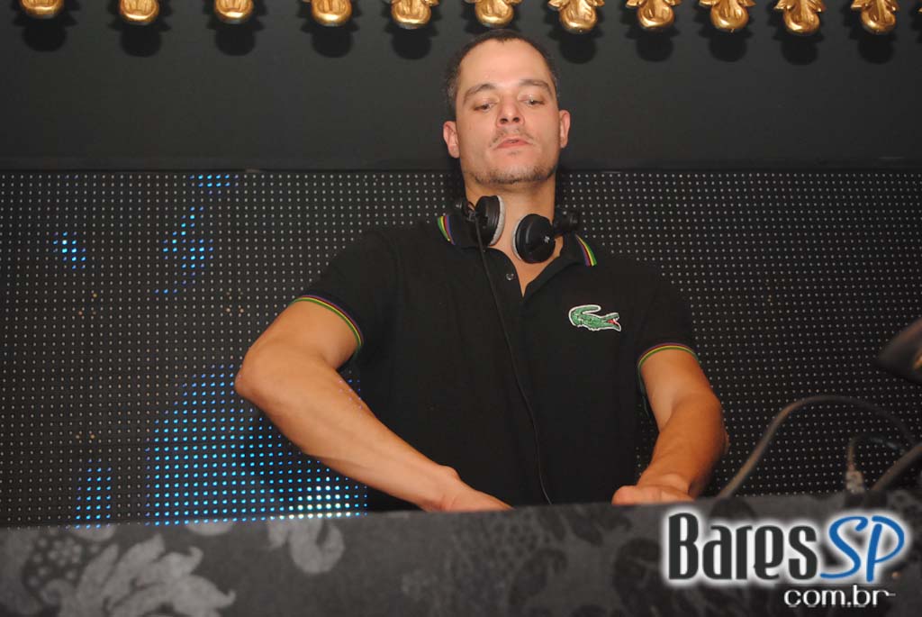 The Society toca love songs no Dia dos Namorados The Society toca love songs no Dia dos Namorados