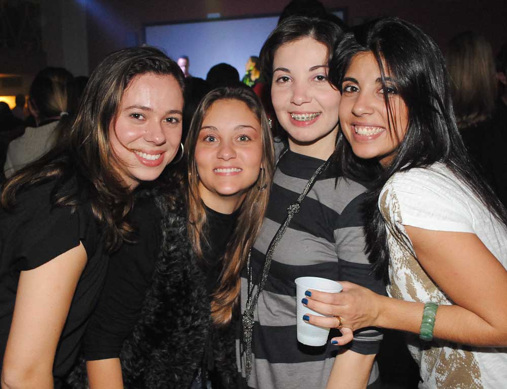 Feijoada, pagode e sertanejo no sábado do Santa Olívia Feijoada, pagode e sertanejo no sábado do Santa Olívia