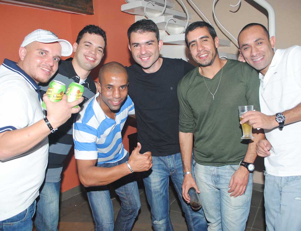 Feijoada, pagode e sertanejo no sábado do Santa Olívia Feijoada, pagode e sertanejo no sábado do Santa Olívia