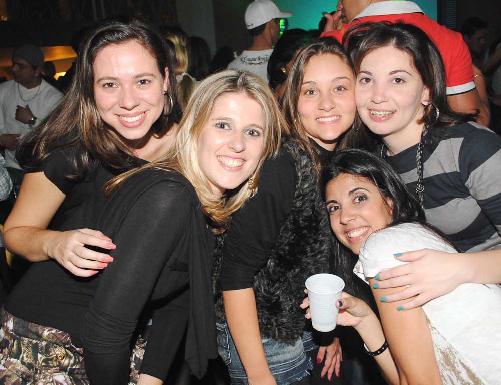 Feijoada, pagode e sertanejo no sábado do Santa Olívia Feijoada, pagode e sertanejo no sábado do Santa Olívia