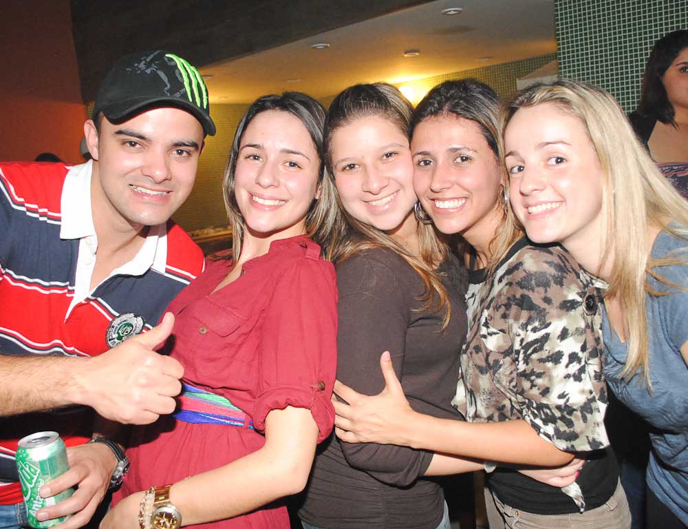 Feijoada, pagode e sertanejo no sábado do Santa Olívia Feijoada, pagode e sertanejo no sábado do Santa Olívia