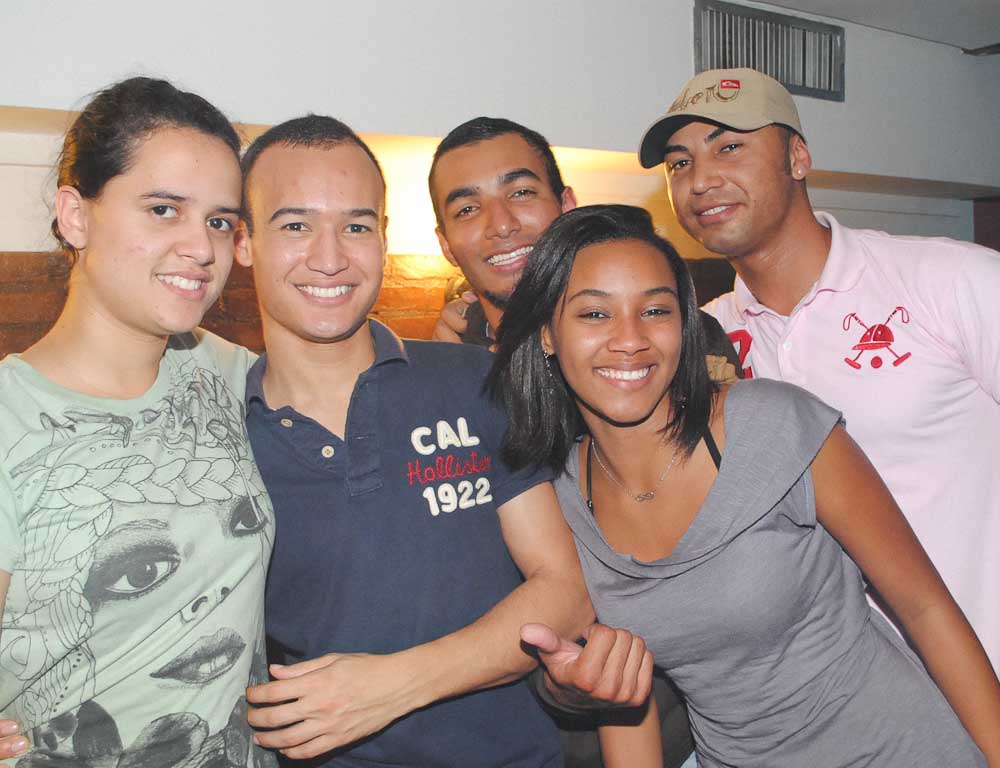 Feijoada, pagode e sertanejo no sábado do Santa Olívia Feijoada, pagode e sertanejo no sábado do Santa Olívia