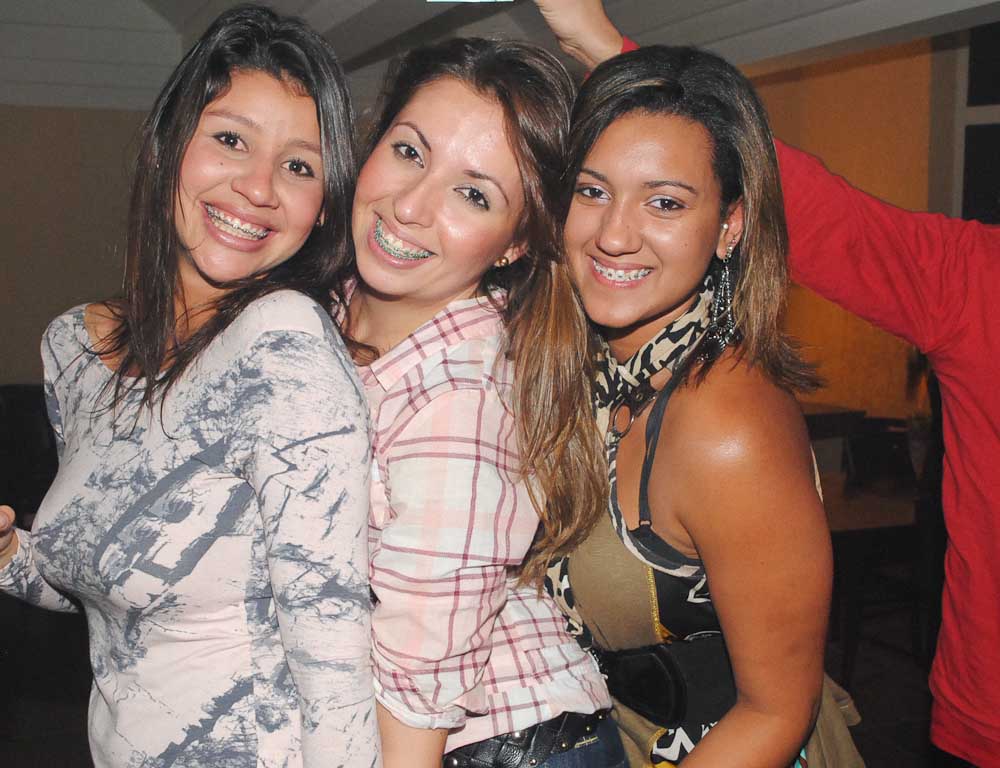 Feijoada, pagode e sertanejo no sábado do Santa Olívia Feijoada, pagode e sertanejo no sábado do Santa Olívia