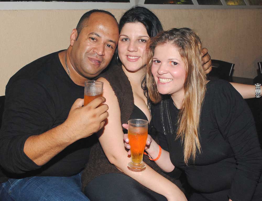 Feijoada, pagode e sertanejo no sábado do Santa Olívia Feijoada, pagode e sertanejo no sábado do Santa Olívia