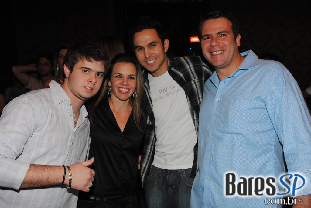 A Marcenaria comemorou 9 anos com shows de Roger, Maurício Gasperini e Suzy Bastos A Marcenaria comemorou 9 anos com shows de Roger, Maurício Gasperini e Suzy Bastos