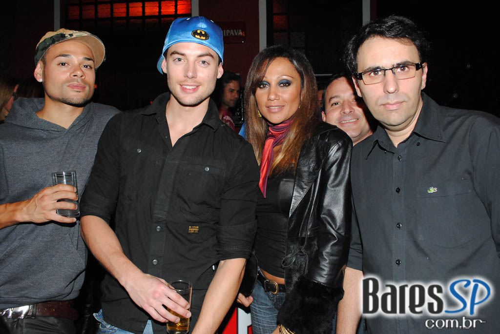 A Marcenaria comemorou 9 anos com shows de Roger, Maurício Gasperini e Suzy Bastos A Marcenaria comemorou 9 anos com shows de Roger, Maurício Gasperini e Suzy Bastos