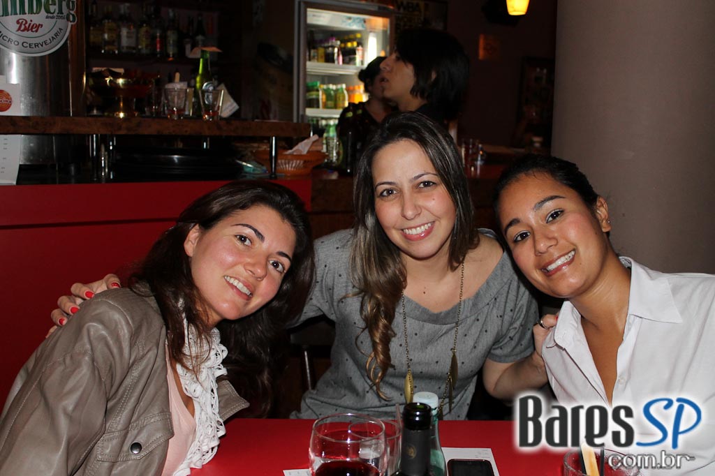 Futebol e caipirinha em dobro no happy hour de quarta-feira do Tubaína Bar Futebol e caipirinha em dobro no happy hour de quarta-feira do Tubaína Bar