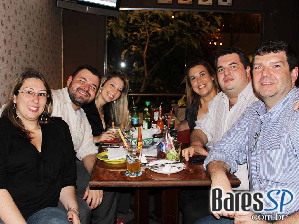 Futebol e caipirinha em dobro no happy hour de quarta-feira do Tubaína Bar Futebol e caipirinha em dobro no happy hour de quarta-feira do Tubaína Bar