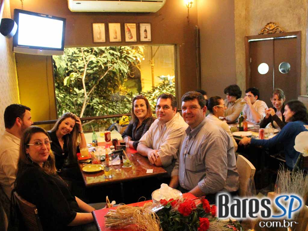 Futebol e caipirinha em dobro no happy hour de quarta-feira do Tubaína Bar Futebol e caipirinha em dobro no happy hour de quarta-feira do Tubaína Bar