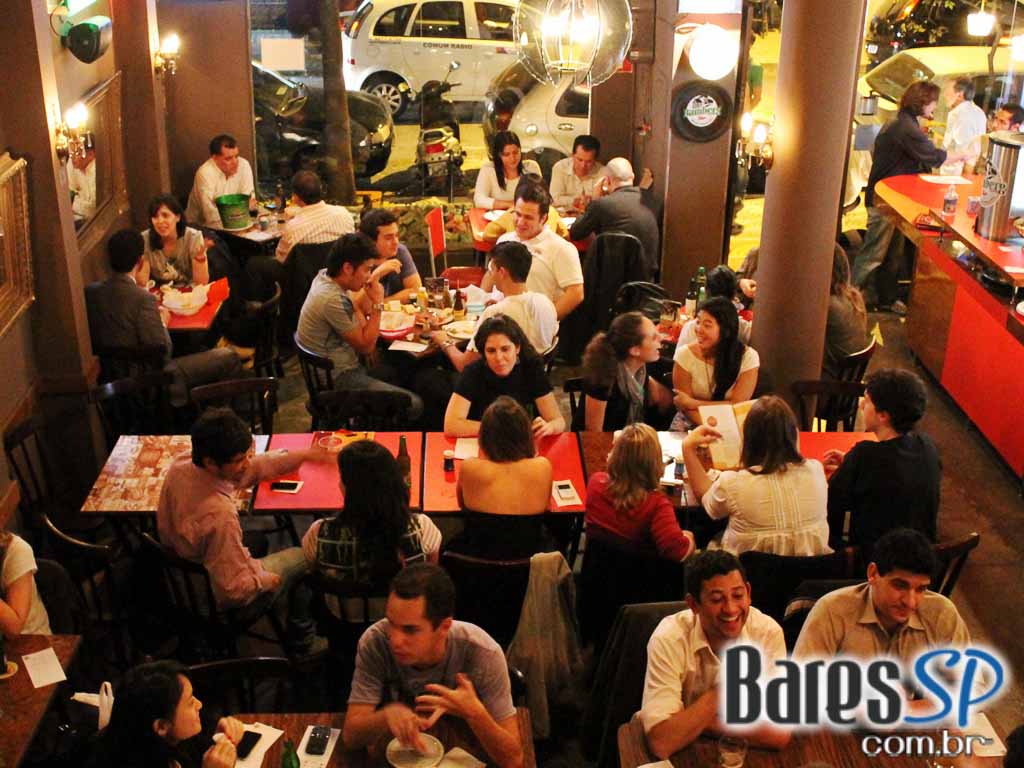 Futebol e caipirinha em dobro no happy hour de quarta-feira do Tubaína Bar Futebol e caipirinha em dobro no happy hour de quarta-feira do Tubaína Bar