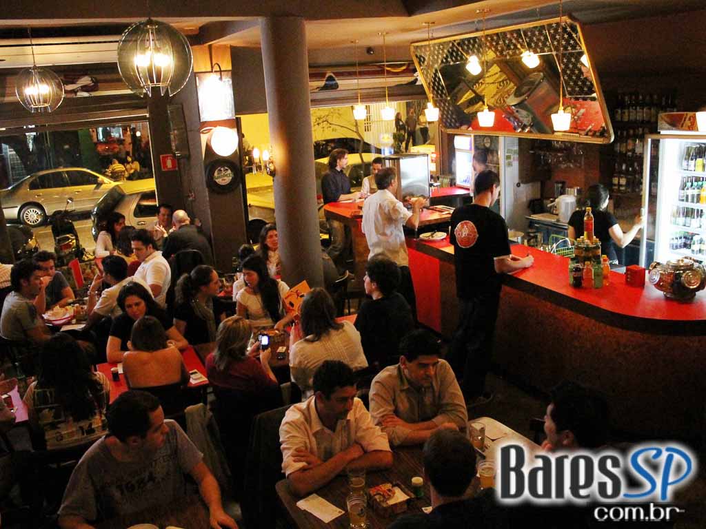 Futebol e caipirinha em dobro no happy hour de quarta-feira do Tubaína Bar Futebol e caipirinha em dobro no happy hour de quarta-feira do Tubaína Bar