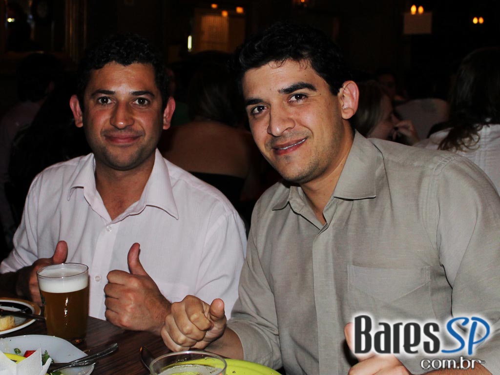 Futebol e caipirinha em dobro no happy hour de quarta-feira do Tubaína Bar Futebol e caipirinha em dobro no happy hour de quarta-feira do Tubaína Bar