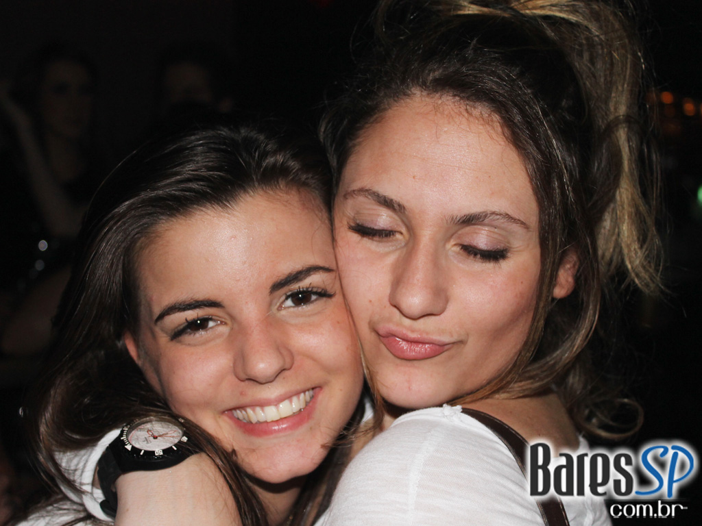 Coca-Cola e MTV levam projeto Let's Burn MTV para inauguração da Sophie Coca-Cola e MTV levam projeto Let's Burn MTV para inauguração da Sophie