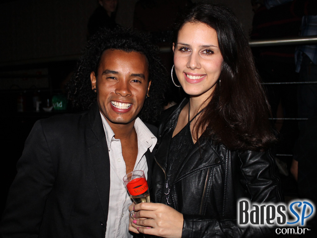 Coca-Cola e MTV levam projeto Let's Burn MTV para inauguração da Sophie Coca-Cola e MTV levam projeto Let's Burn MTV para inauguração da Sophie