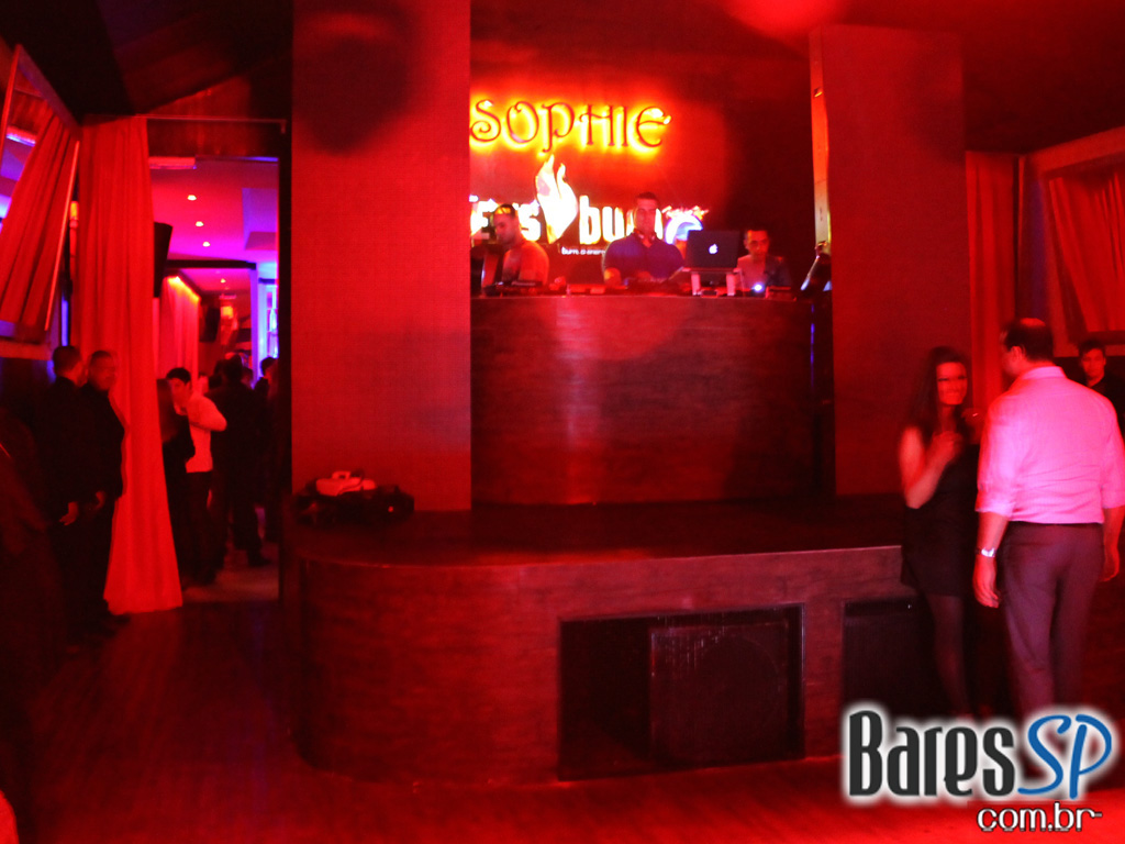 Coca-Cola e MTV levam projeto Let's Burn MTV para inauguração da Sophie Coca-Cola e MTV levam projeto Let's Burn MTV para inauguração da Sophie