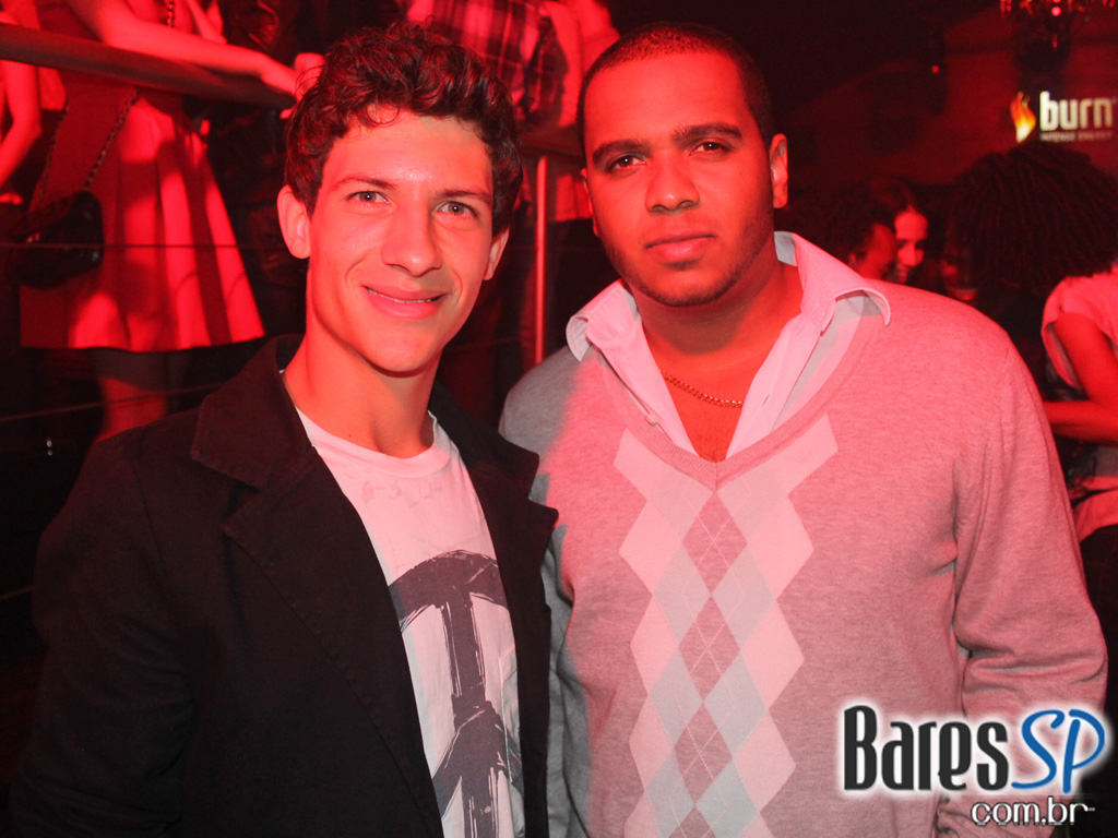 Coca-Cola e MTV levam projeto Let's Burn MTV para inauguração da Sophie Coca-Cola e MTV levam projeto Let's Burn MTV para inauguração da Sophie