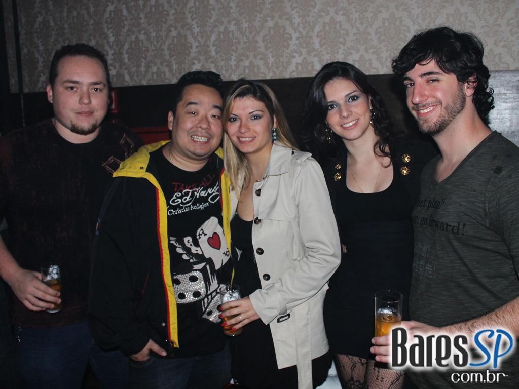 Coca-Cola e MTV levam projeto Let's Burn MTV para inauguração da Sophie Coca-Cola e MTV levam projeto Let's Burn MTV para inauguração da Sophie