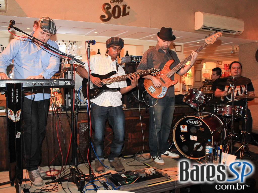 Banda Mandau apresentou show de Soul Music e Música Brasileira no Dona Flor Banda Mandau apresentou show de Soul Music e Música Brasileira no Dona Flor