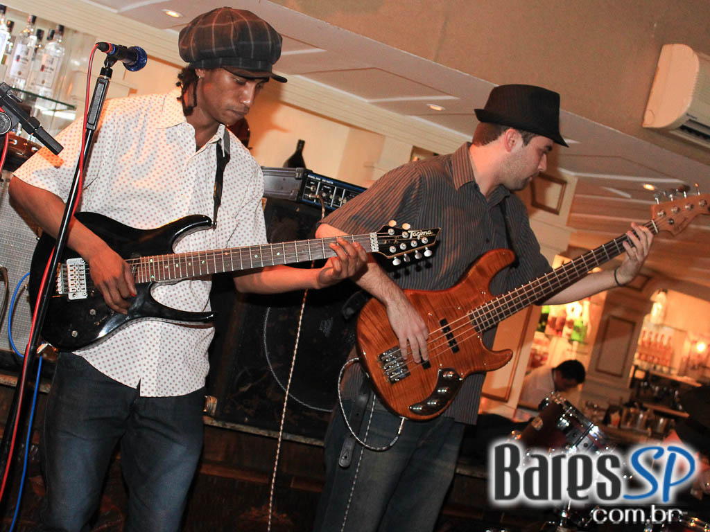 Banda Mandau apresentou show de Soul Music e Música Brasileira no Dona Flor Banda Mandau apresentou show de Soul Music e Música Brasileira no Dona Flor