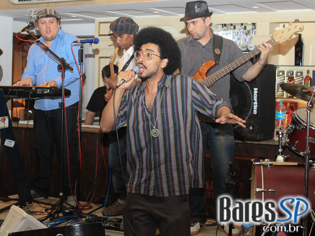 Banda Mandau apresentou show de Soul Music e Música Brasileira no Dona Flor Banda Mandau apresentou show de Soul Music e Música Brasileira no Dona Flor