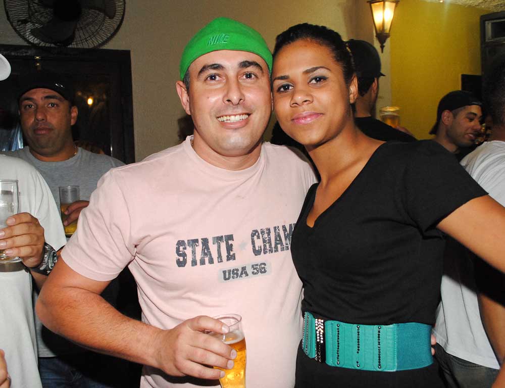“Sambanejo “ na sexta-feira do Capella Beer “Sambanejo “ na sexta-feira do Capella Beer