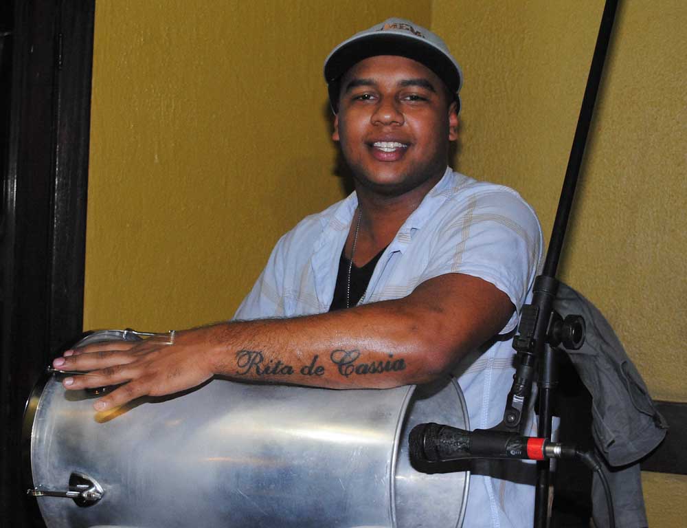 “Sambanejo “ na sexta-feira do Capella Beer “Sambanejo “ na sexta-feira do Capella Beer