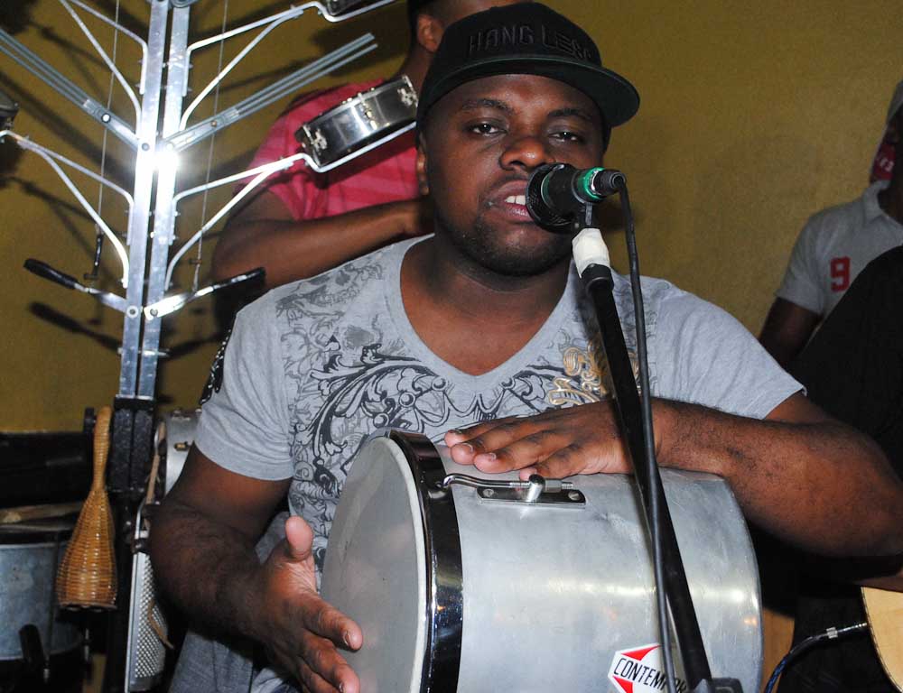 “Sambanejo “ na sexta-feira do Capella Beer “Sambanejo “ na sexta-feira do Capella Beer