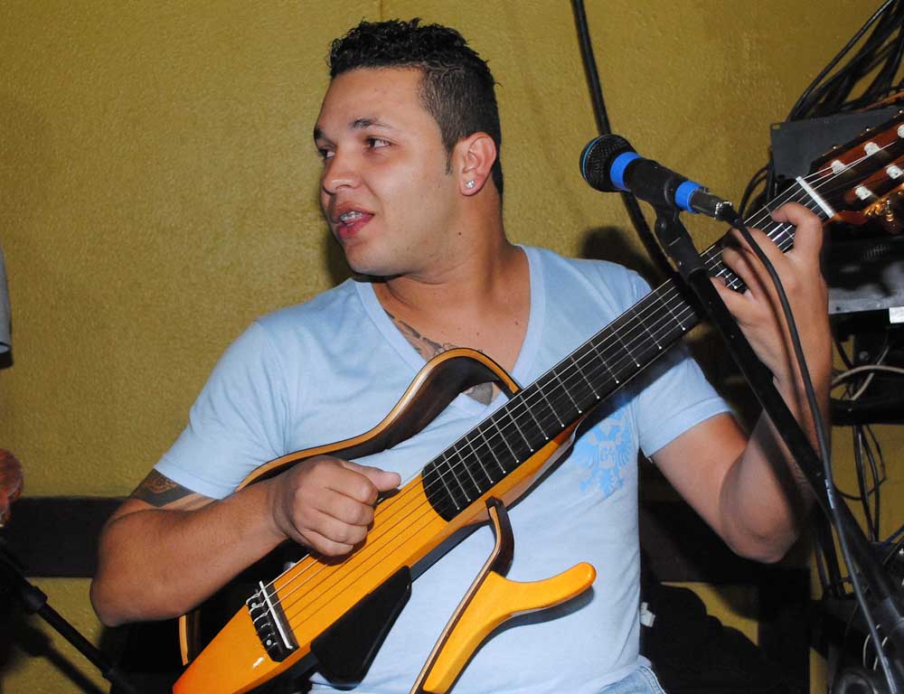 “Sambanejo “ na sexta-feira do Capella Beer “Sambanejo “ na sexta-feira do Capella Beer