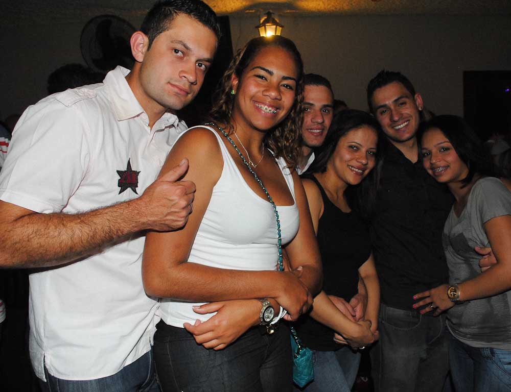 “Sambanejo “ na sexta-feira do Capella Beer “Sambanejo “ na sexta-feira do Capella Beer