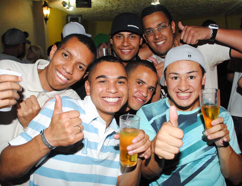 “Sambanejo “ na sexta-feira do Capella Beer “Sambanejo “ na sexta-feira do Capella Beer