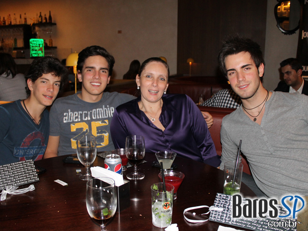 Inside Grill e Salad comemorou 1 anos na terça Inside Grill e Salad comemorou 1 anos na terça