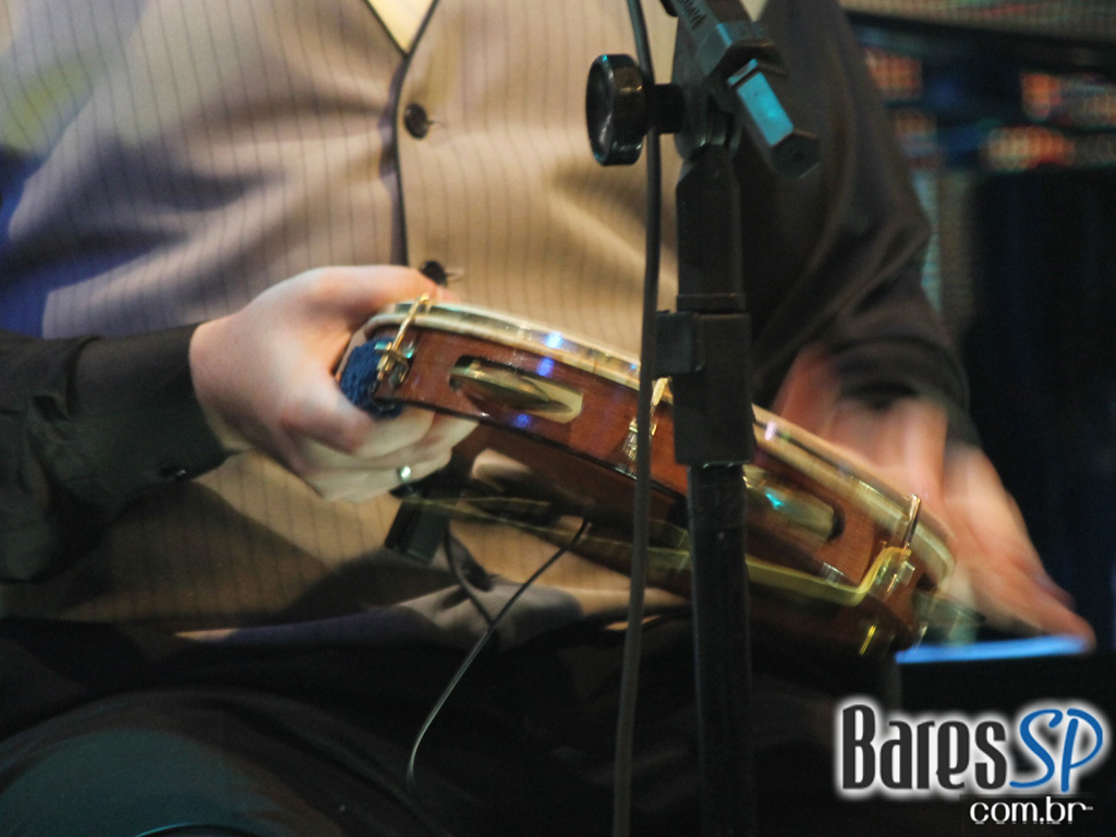 Demonios da Garoa realiza em show de gravação de seu 2º DVD no Tom Jazz Demonios da Garoa realiza em show de gravação de seu 2º DVD no Tom Jazz