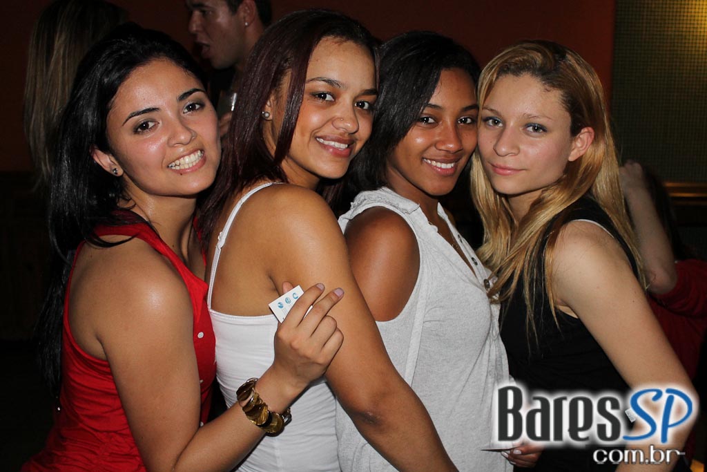 Sertanejo na noite de sábado do Santa Olívia Sertanejo na noite de sábado do Santa Olívia