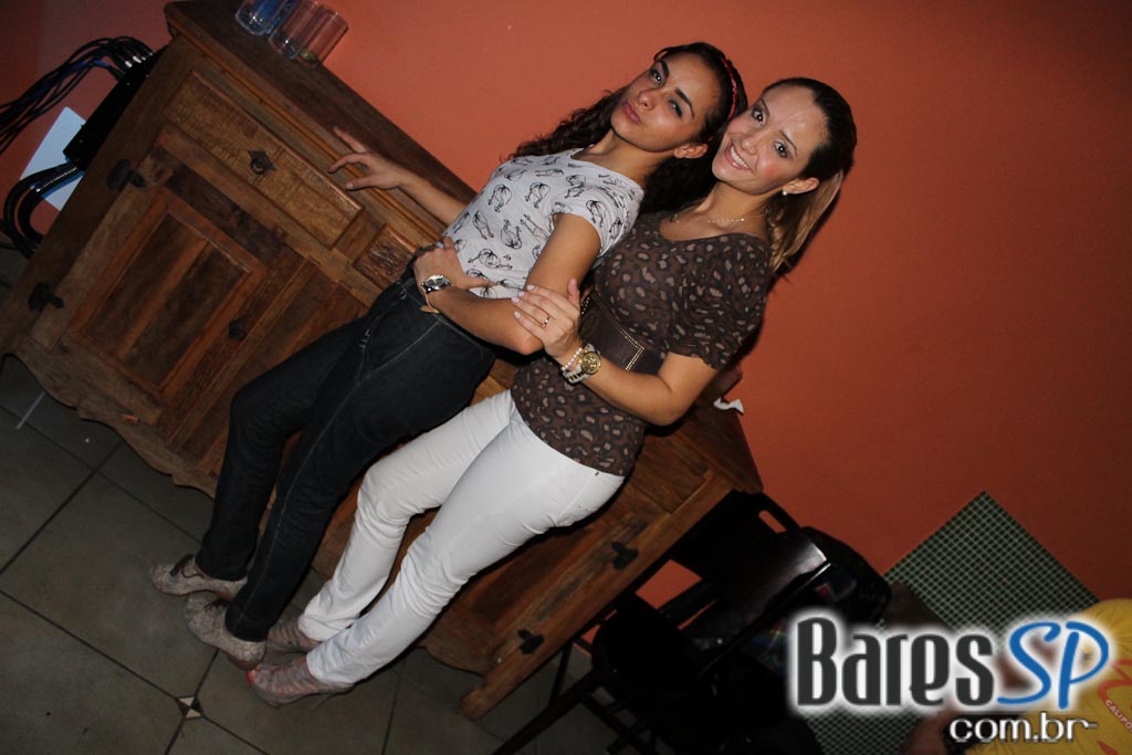 Sertanejo na noite de sábado do Santa Olívia Sertanejo na noite de sábado do Santa Olívia