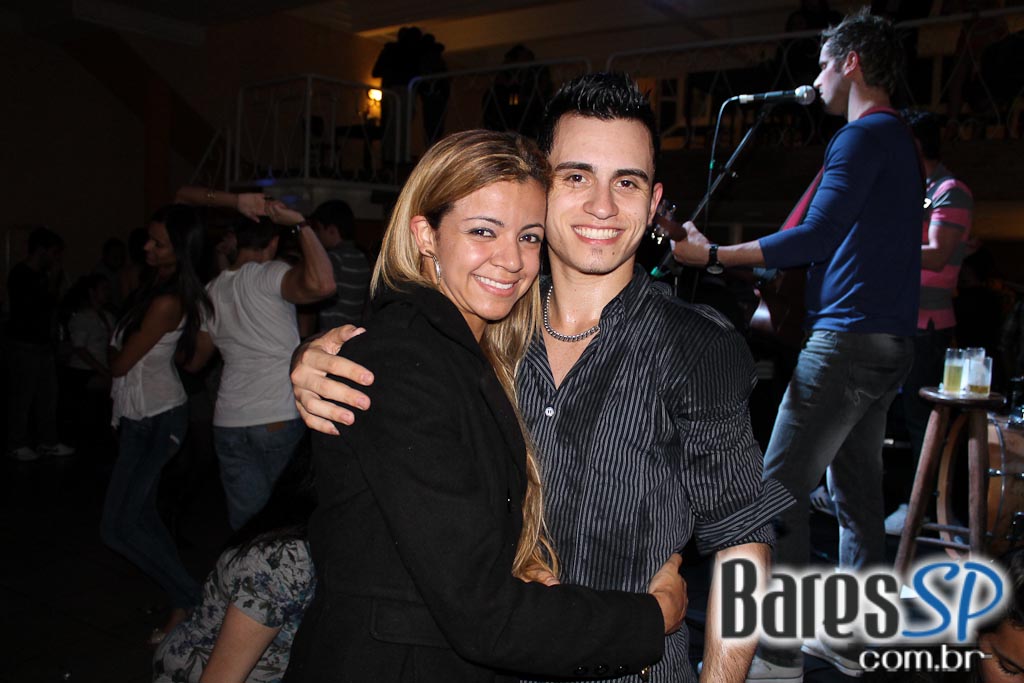 Sertanejo na noite de sábado do Santa Olívia Sertanejo na noite de sábado do Santa Olívia