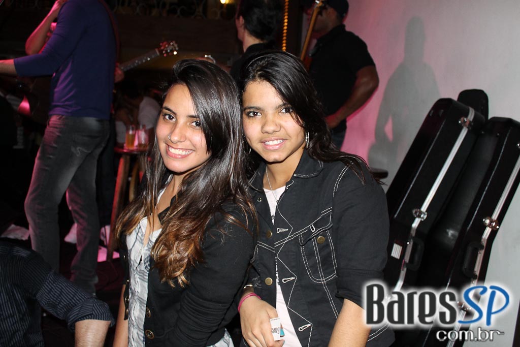 Sertanejo na noite de sábado do Santa Olívia Sertanejo na noite de sábado do Santa Olívia